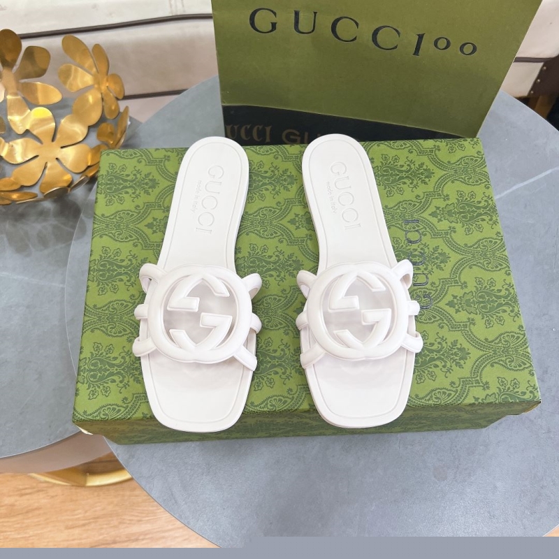 G*u*i slippers